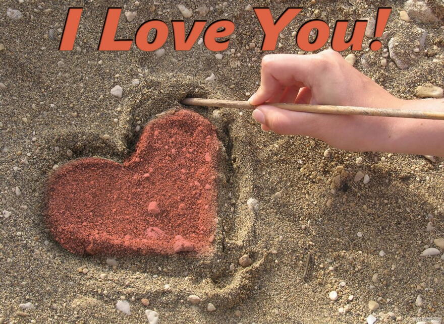 Открытка i love you, сердце на песке